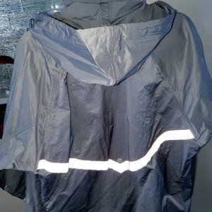 FREE PEOPLE, Cool Off Set: Jacket & Shorts. Size L. Silver/ liht Gray. Import.